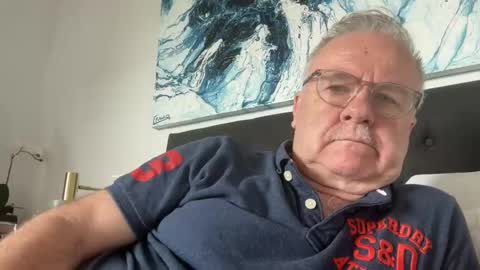 ozhairybearxxxx online show from December 9, 2024, 2:45 am