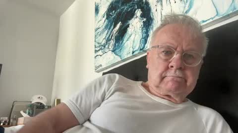 ozhairybearxxxx online show from July 15, 2026, 5:34 am