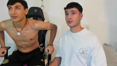 Snapshot of p_jhon chatting on February 12, 2025, 3:05 pm P online show from February 12, 2025, 3:05 pm