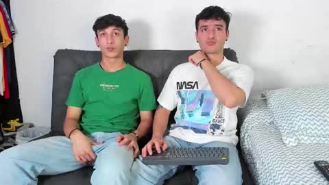 Snapshot of p_jhon chatting on November 4, 2025, 6:34 am P online show from November 4, 2025, 6:34 am