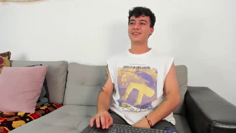 Snapshot of p_jhon chatting on November 26, 2025, 2:34 am P online show from November 26, 2025, 2:34 am