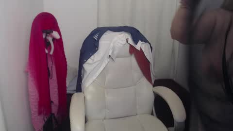 Snapshot of paiperhalliwey chatting on January 11, 2025, 12:01 am paiperhalliwey online show from January 11, 2025, 12:01 am