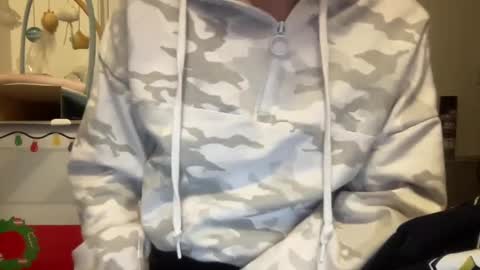 paisleysnowxo online show from March 4, 2025, 7:51 am