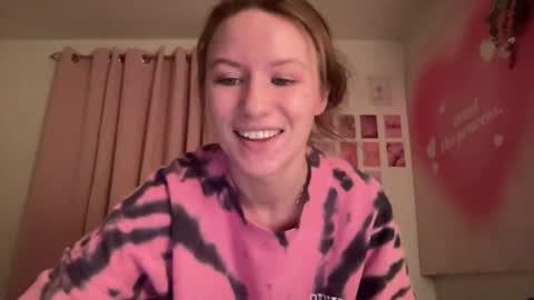 paisleysnowxo online show from March 7, 2025, 4:13 am