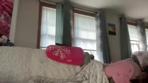 paisleysnowxo online show from October 28, 2025, 4:42 pm