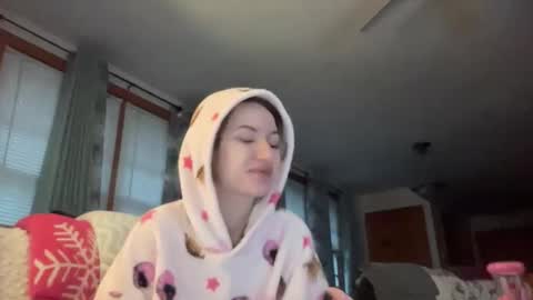 paisleysnowxo online show from November 10, 2025, 8:52 pm