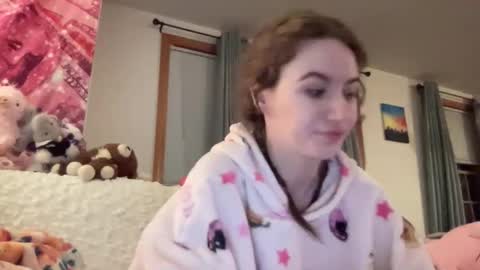 paisleysnowxo online show from November 12, 2025, 2:56 am
