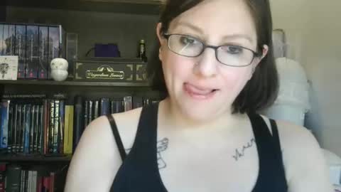 pajamasmilf online show from April 3, 2026, 4:10 am