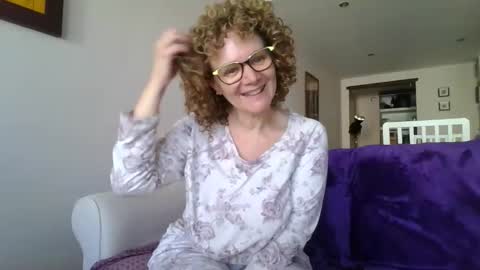 Snapshot of palaustudio chatting on November 4, 2025, 10:14 am Merce online show from November 4, 2025, 10:14 am