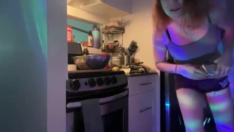 Snapshot of palebabe666 chatting on October 4, 2025, 7:39 am Leeloo online show from October 4, 2025, 7:39 am