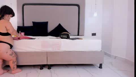 pamelabonnet_mml online show from April 13, 2026, 7:52 pm