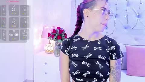 Snapshot of pamelamiler_ chatting on September 23, 2025, 12:19 pm TELL ME PAMELLA AND GIVE ME A GOOD GRADE ITS IMPORTANT online show from September 23, 2025, 12:19 pm