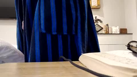 panda320 online show from September 10, 2025, 7:58 pm