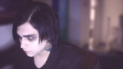 In bio online show from April 20, 2026, 12:02 am