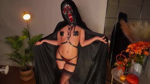 Snapshot of pantykrist chatting on October 31, 2025, 10:44 pm Kristina Kriss online show from October 31, 2025, 10:44 pm