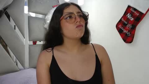 Snapshot of paola_lyon chatting on December 31, 2024, 12:36 pm Paola Lyon online show from December 31, 2024, 12:36 pm