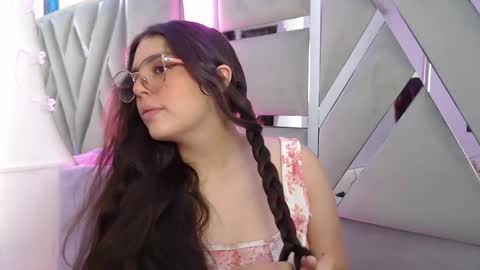 Snapshot of paola_lyon chatting on January 17, 2025, 7:27 pm Paola Lyon online show from January 17, 2025, 7:27 pm