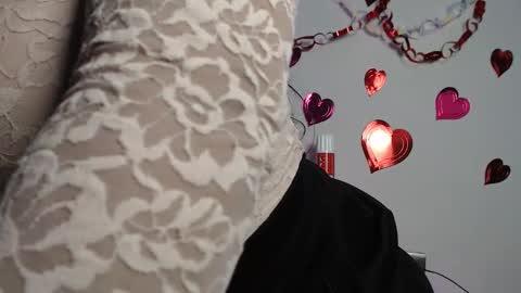 Snapshot of paola_lyon chatting on February 14, 2025, 7:23 pm Paola Lyon online show from February 14, 2025, 7:23 pm