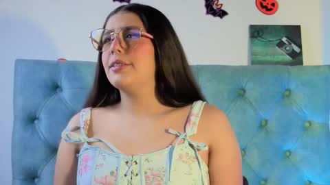 Snapshot of paola_lyon chatting on October 28, 2025, 6:43 pm Paola Lyon online show from October 28, 2025, 6:43 pm