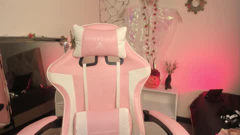 Snapshot of paprik_ chatting on October 15, 2025, 6:30 pm Paprika online show from October 15, 2025, 6:30 pm