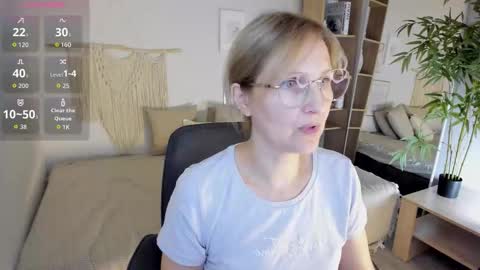 Snapshot of paris_cherry chatting on September 18, 2025, 7:27 pm Paris online show from September 18, 2025, 7:27 pm