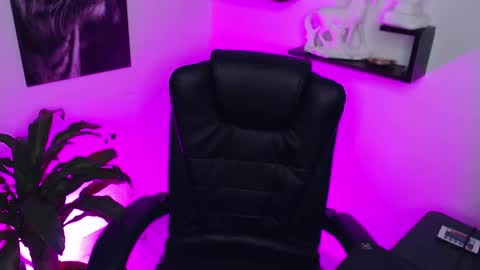 Paris D angelo online show from March 3, 2025, 1:31 am