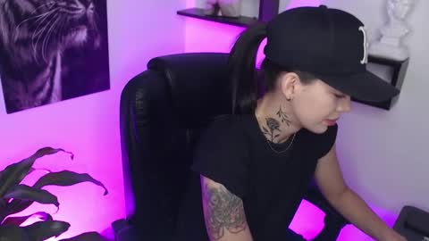 Paris D angelo online show from March 11, 2025, 11:37 pm