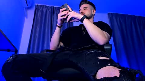 Snapshot of paris_lock chatting on January 18, 2025, 1:30 am Paris online show from January 18, 2025, 1:30 am