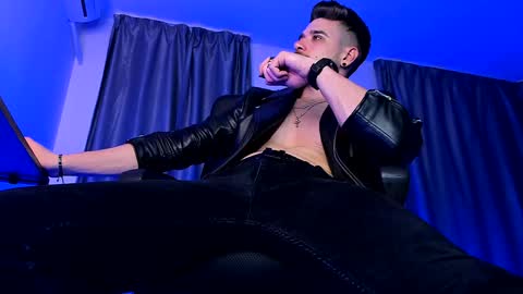 Snapshot of paris_lock chatting on January 22, 2025, 12:38 am Paris online show from January 22, 2025, 12:38 am