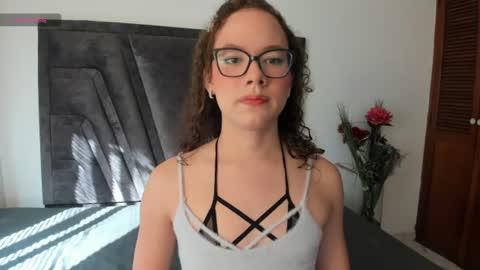 PARIS LOVE  online show from June 11, 2026, 12:58 pm