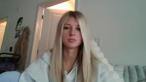 Snapshot of parisbaby2000 chatting on November 18, 2025, 6:12 pm parisbaby2000 online show from November 18, 2025, 6:12 pm