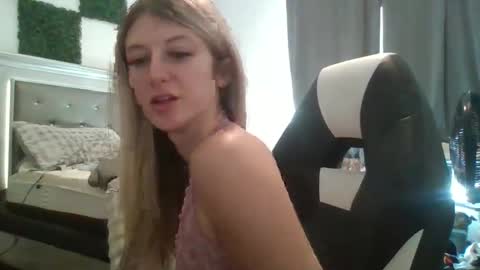 Snapshot of parisbaby2000 chatting on January 13, 2026, 2:55 pm parisbaby2000 online show from January 13, 2026, 2:55 pm