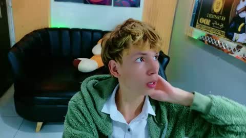 Snapshot of park_jimin1 chatting on September 19, 2025, 12:28 pm park_jimin1 online show from September 19, 2025, 12:28 pm