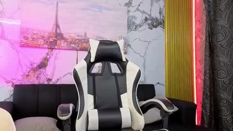 party_with_medellin23 online show from April 10, 2026, 9:52 pm