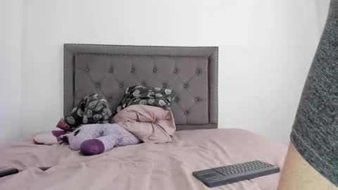 Violetafantasy online show from December 15, 2025, 11:47 am