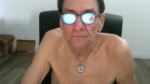 Snapshot of pastelito76 chatting on November 1, 2025, 8:44 pm Bob online show from November 1, 2025, 8:44 pm