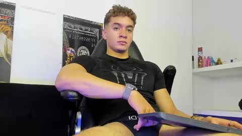 Paull George online show from May 16, 2026, 1:21 pm