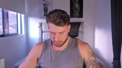 Snapshot of paul_roger chatting on March 9, 2025, 10:19 pm PAUL ROGER online show from March 9, 2025, 10:19 pm