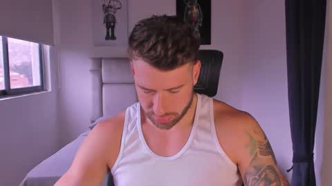 Snapshot of paul_roger chatting on March 12, 2025, 12:47 pm PAUL ROGER online show from March 12, 2025, 12:47 pm