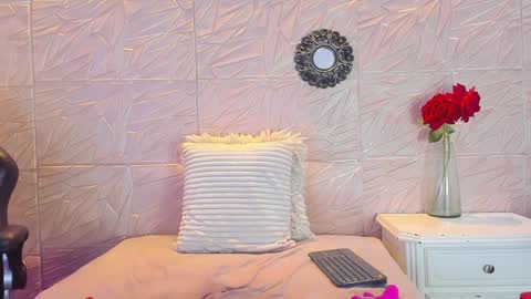Snapshot of paula_cruzz chatting on January 24, 2025, 8:32 pm PAULA CRUZ online show from January 24, 2025, 8:32 pm