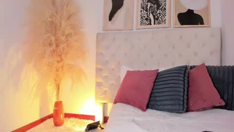 paula_hills_ online show from June 12, 2026, 9:41 am