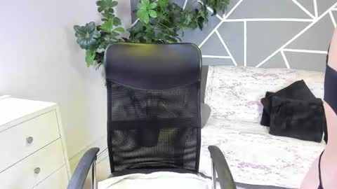 paula_miler1 online show from March 26, 2026, 2:55 pm