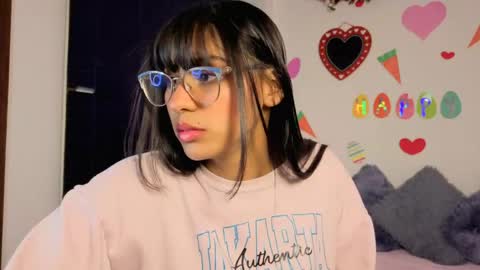 Paula  online show from April 21, 2026, 3:35 am