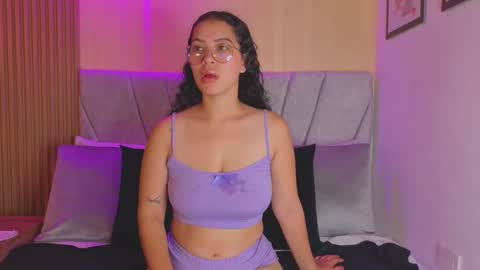 Snapshot of paulina__rose chatting on November 11, 2025, 11:21 am paulina online show from November 11, 2025, 11:21 am