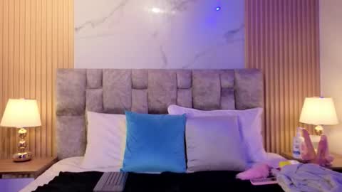 paulina  online show from February 3, 2026, 11:59 am