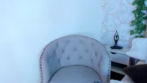 paulina lux online show from February 4, 2026, 1:50 pm