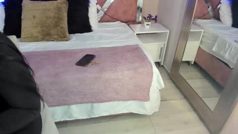 Paulina online show from November 19, 2025, 11:32 am