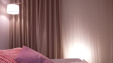 pauline_7 online show from January 14, 2026, 4:01 pm