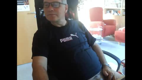 Snapshot of pavlovsdog2006 chatting on November 13, 2025, 10:25 am Pavlov aka Peter online show from November 13, 2025, 10:25 am