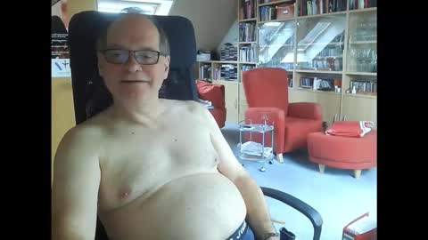Snapshot of pavlovsdog2006 chatting on March 17, 2026, 8:17 am Pavlov aka Peter online show from March 17, 2026, 8:17 am